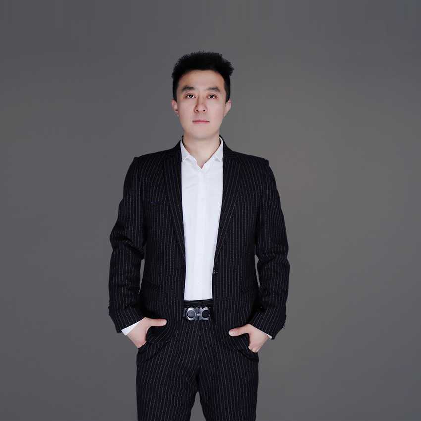 房启亮